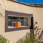 Maison Grillons بيت للعطل *