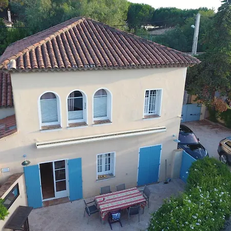 Maison Grillons Holiday home *